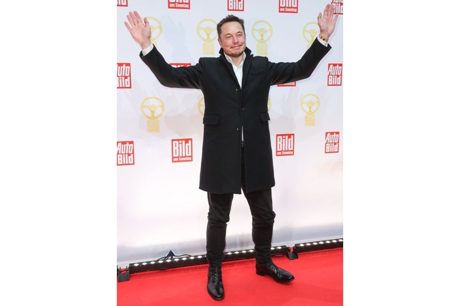 Elon Musk, the billionaire entrepreneur known for Tesla and SpaceX. Discover the truth behind his height and weight in this captivating article.